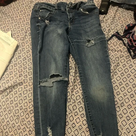 Jean Pants With Rips - Picture 1 of 2
